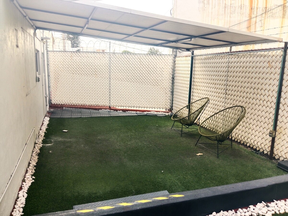 6 of 19: terraza oficina primer piso