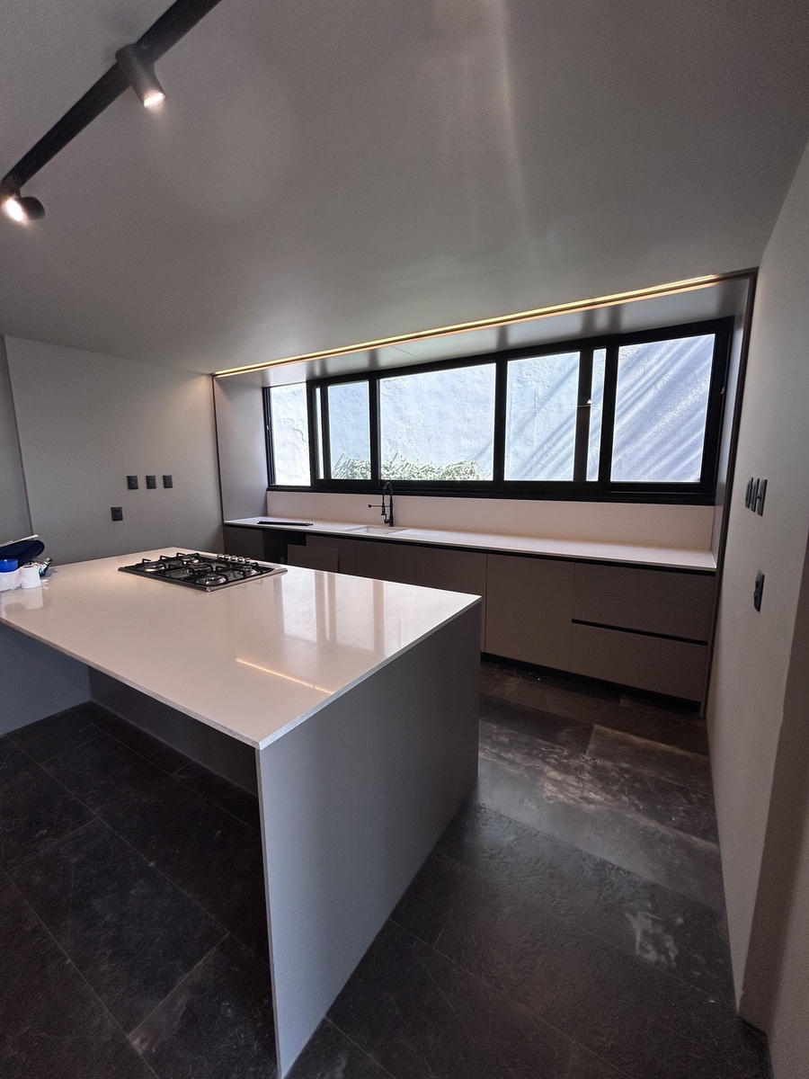 6 de 30: Amplia cocina con Isla