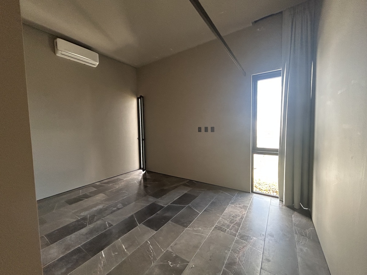 19 de 30: Estudio o 4ta habitación planta baja