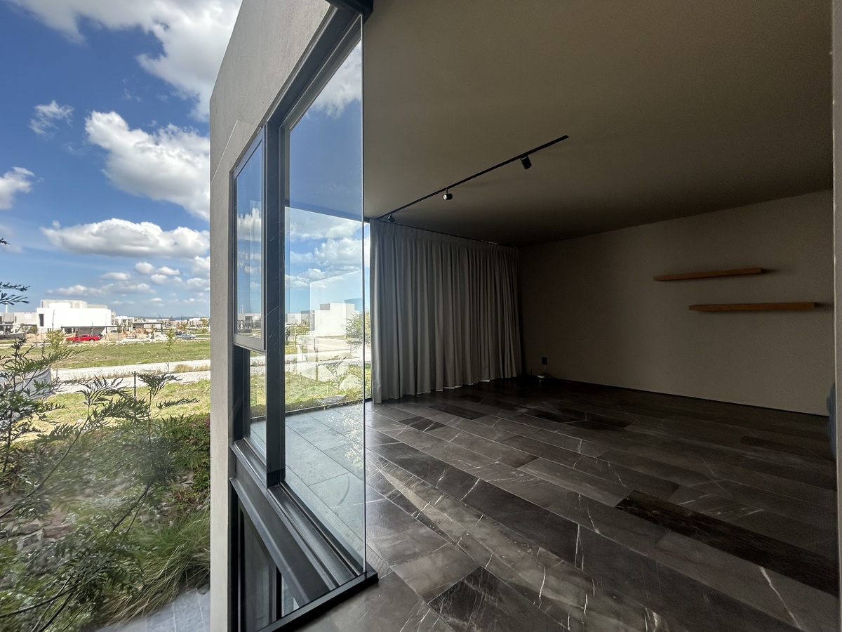 13 de 30: Living room planta alta