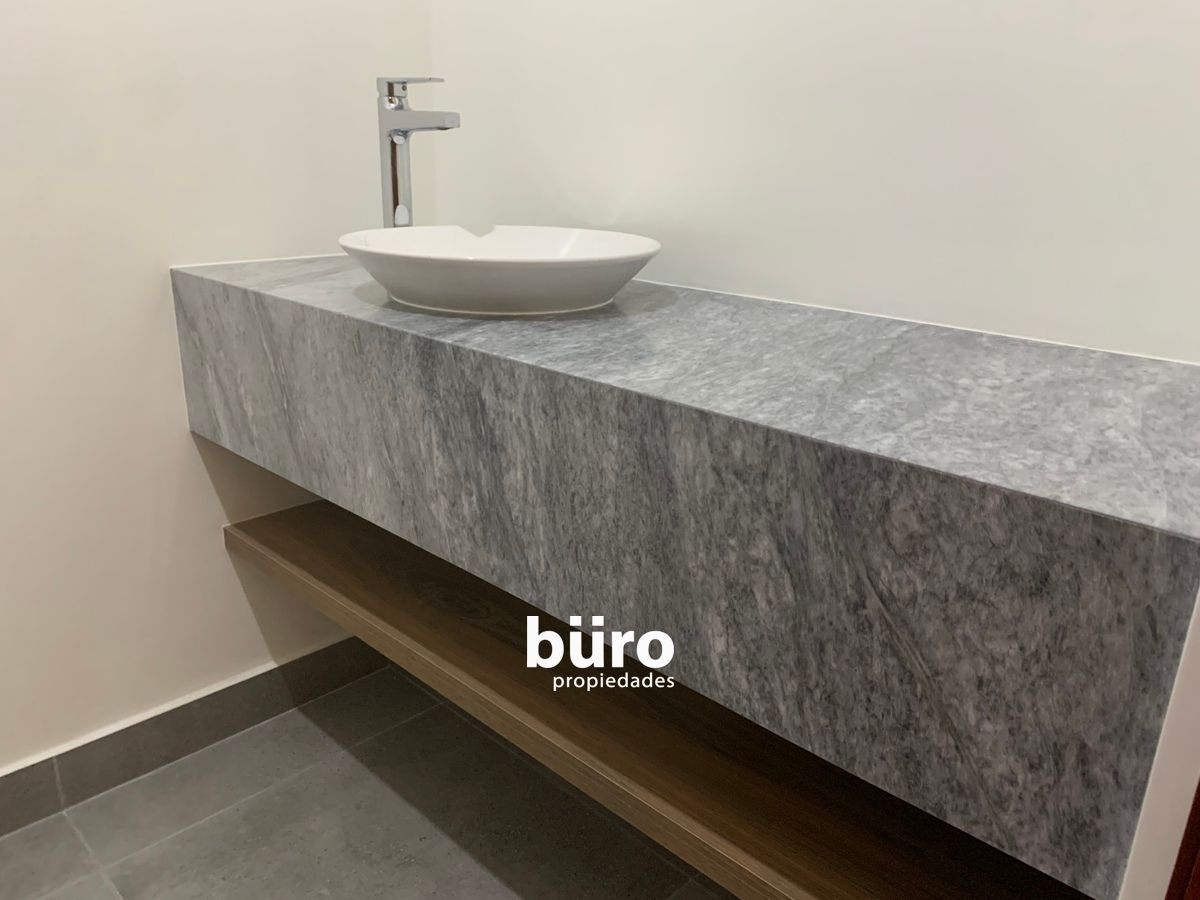 11 de 14: Primer Nivel: Baño secundario