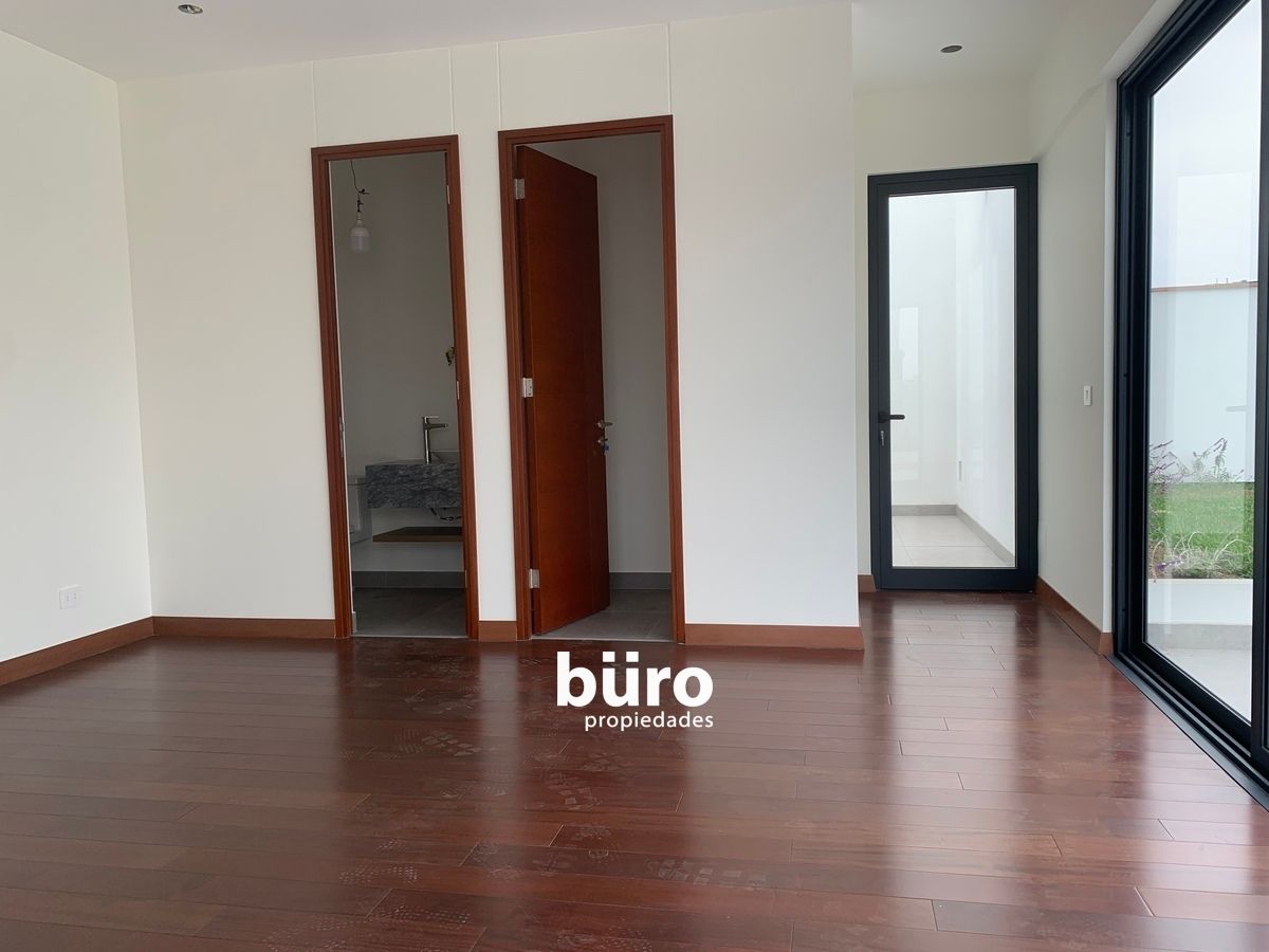 5 de 14: Segundo Nivel: Sala de Estar