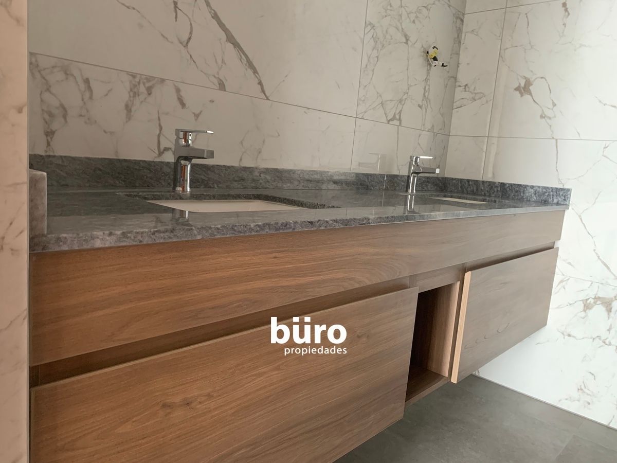 10 de 14: Primer Nivel: Baño Principal