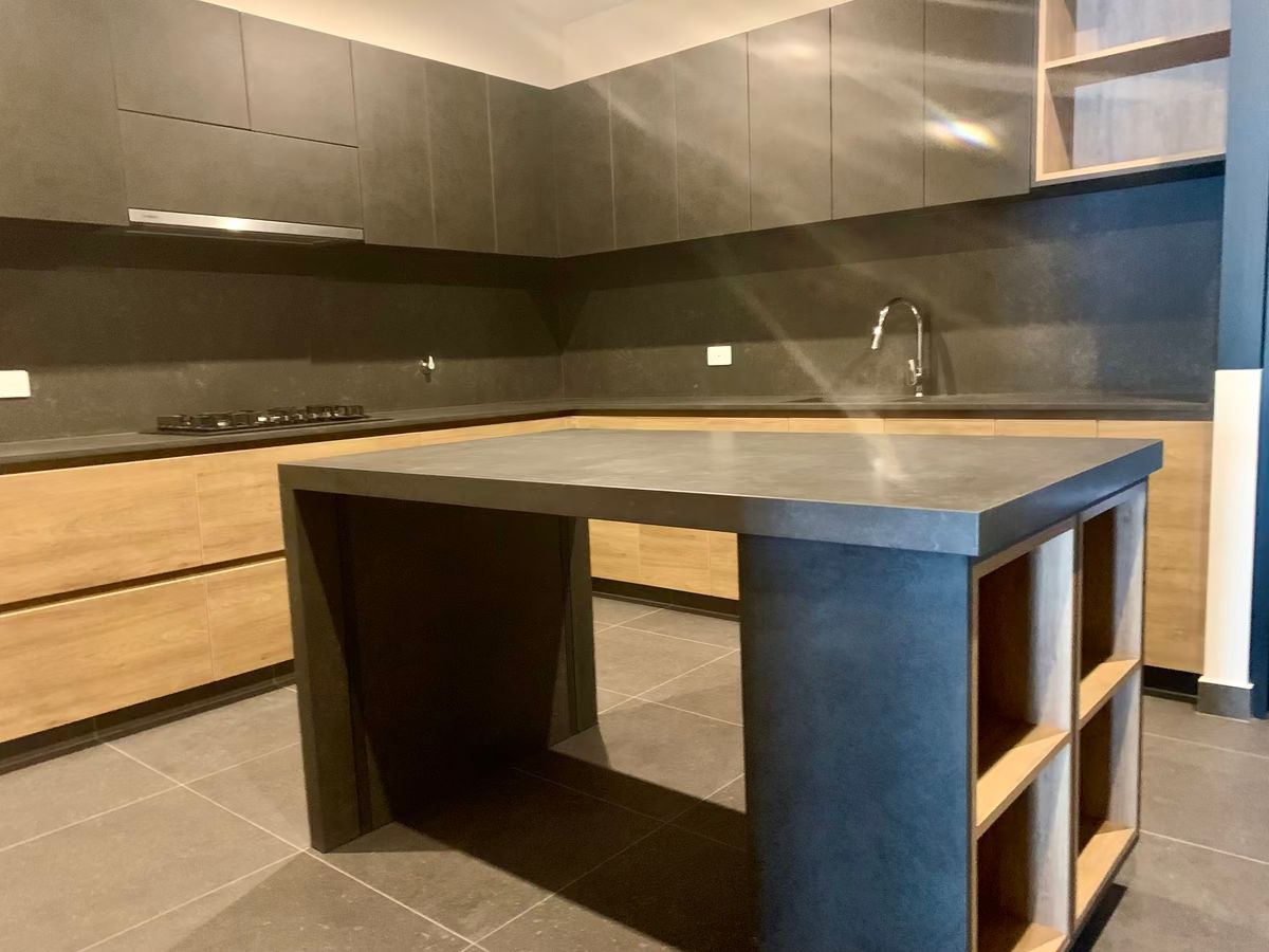 6 de 14: Primer Nivel: Cocina Cerrada