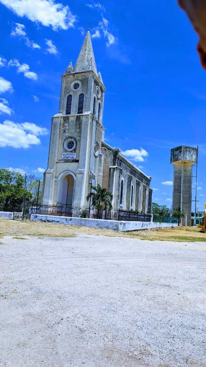 4 de 7: Iglesia de Xcunyá, zona del terreno