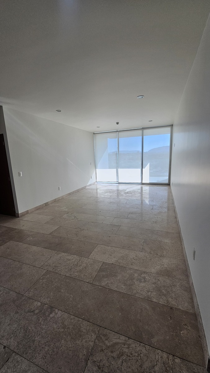 5 of 9: Sala