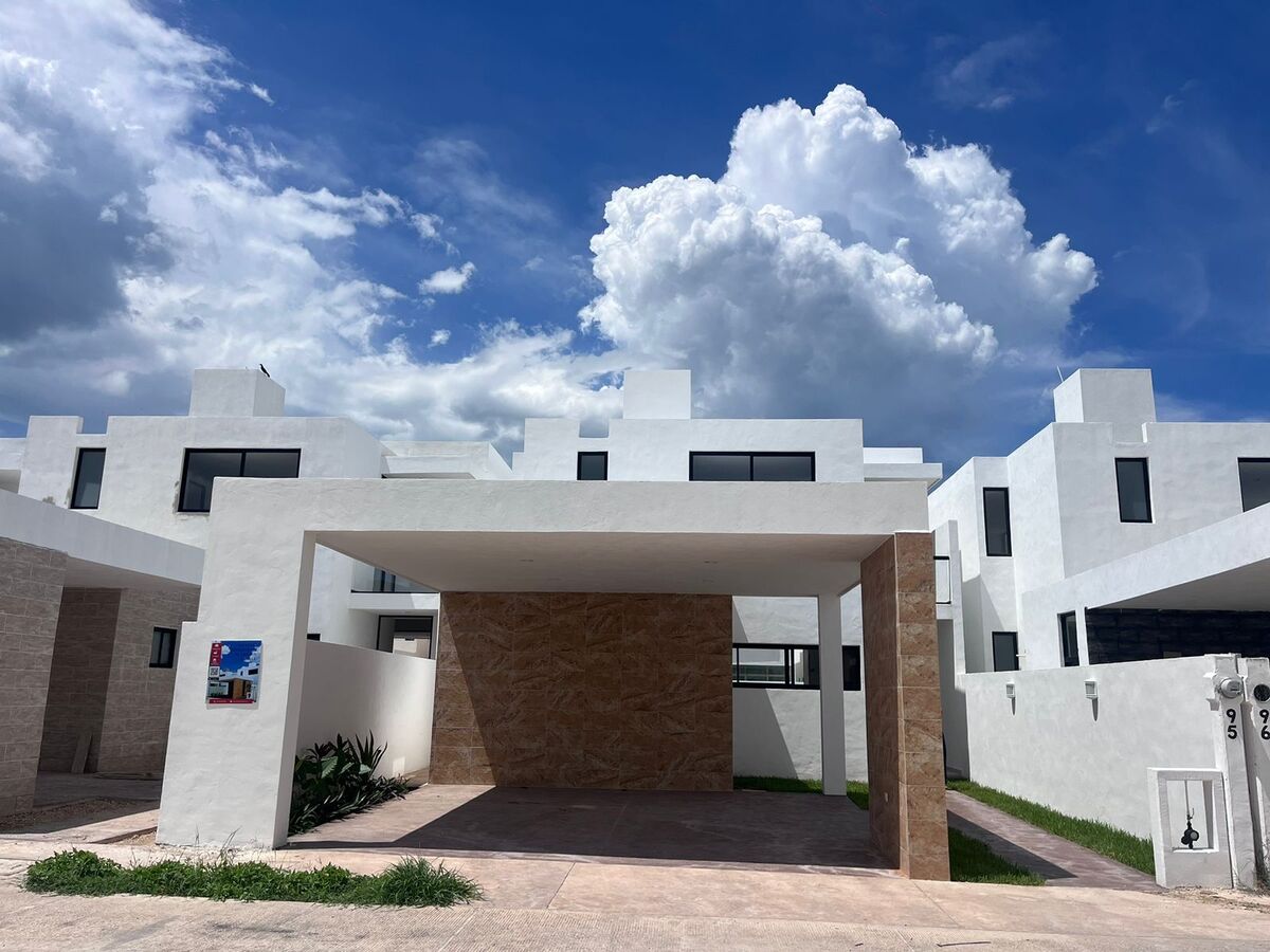 1 de 22: Fachada principal