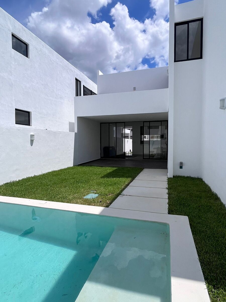 4 de 22: Jardín y piscina