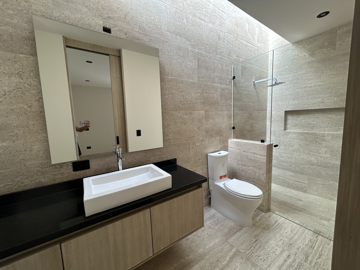 19 de 30: Baño completo, tercer nivel