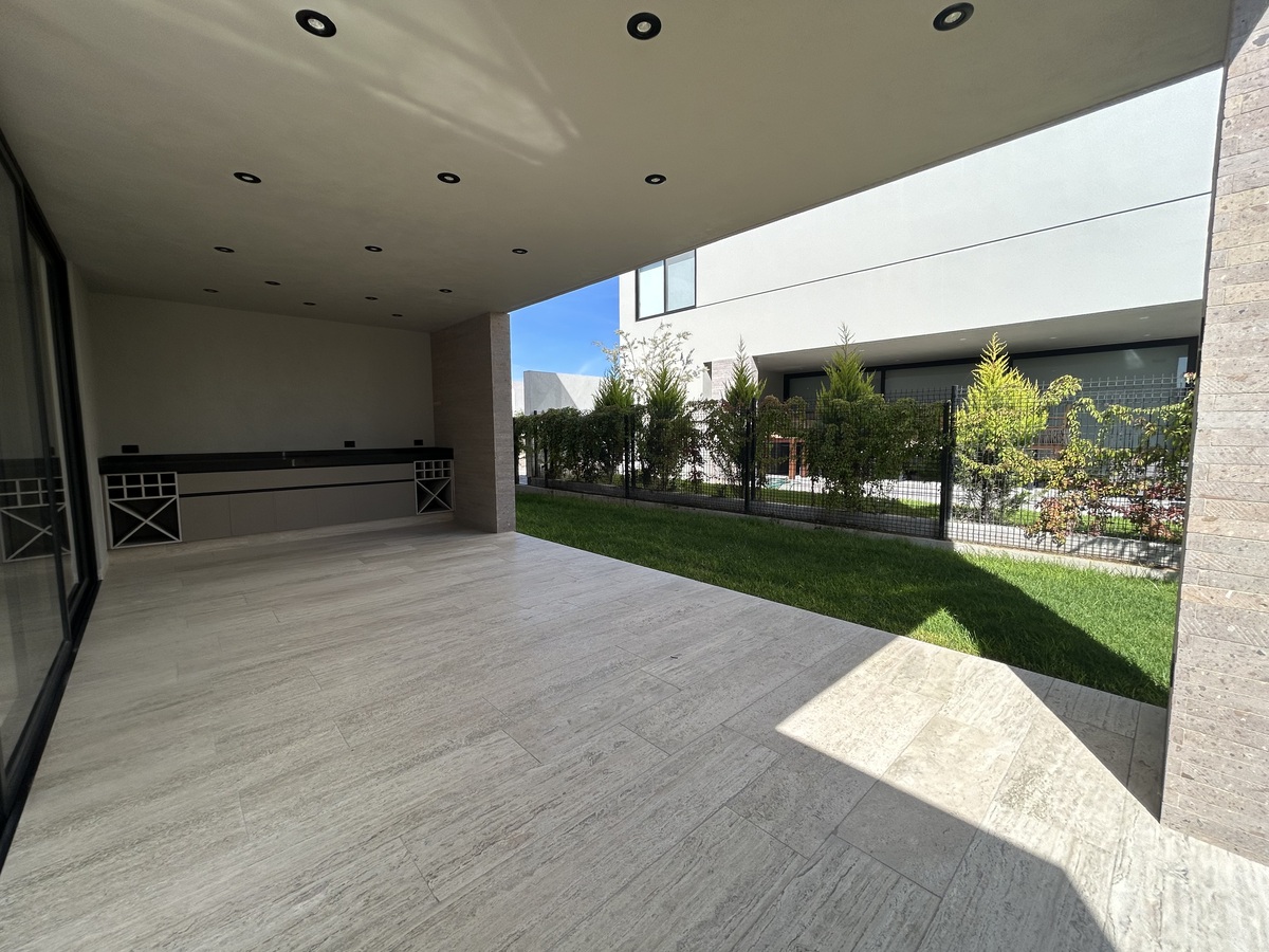 22 de 30: Terraza con bar integrado