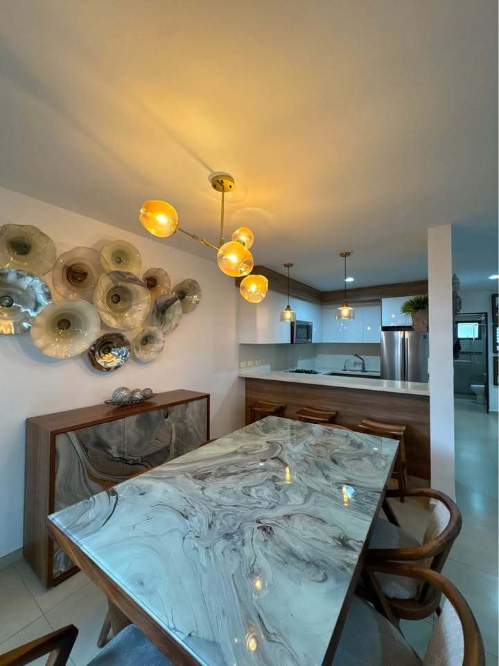 2 of 35: BELLO COMEDOR DE MARMOL CON CREDENSA  PARA 6 PERSONAS
