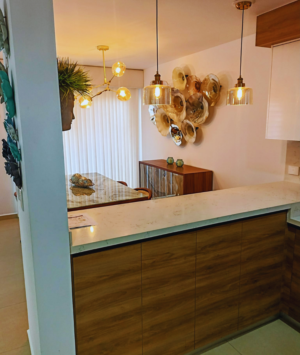 3 of 35: COCINA CON BARRA DE CUARZO
