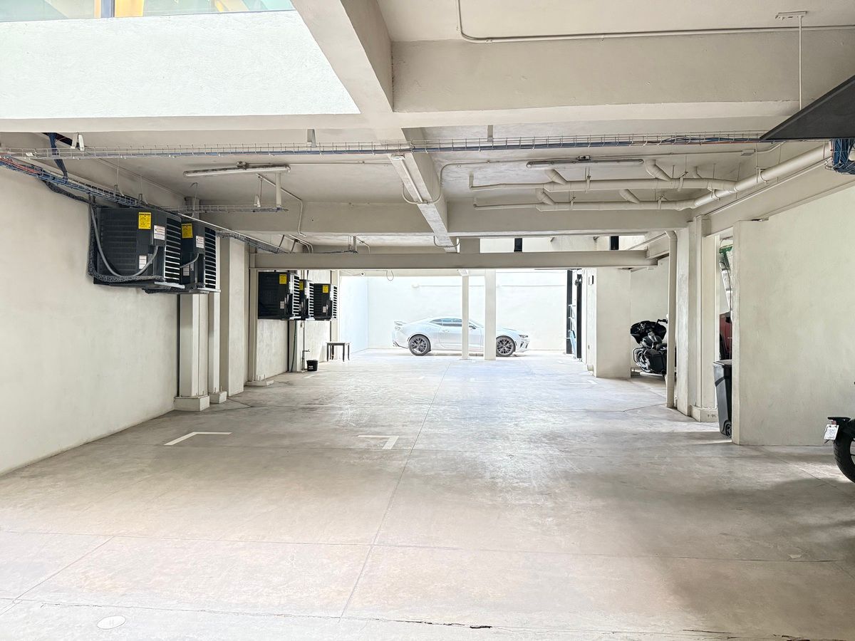 21 de 23: Estacionamiento techado