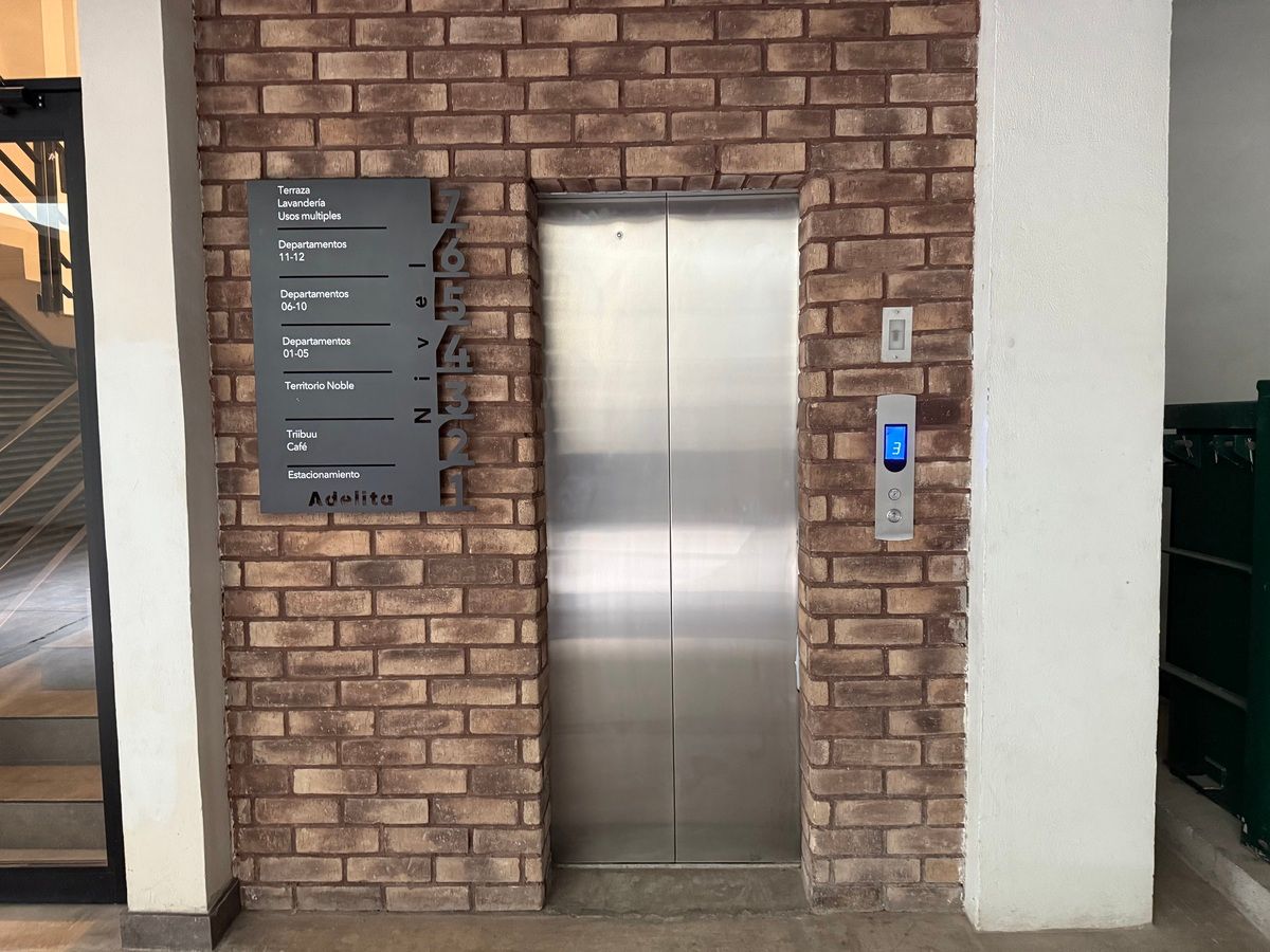 13 de 23: Elevador de la torre