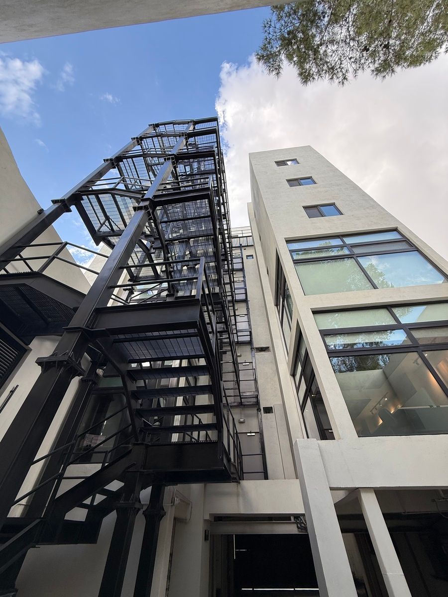 23 de 23: Escaleras de emergencia