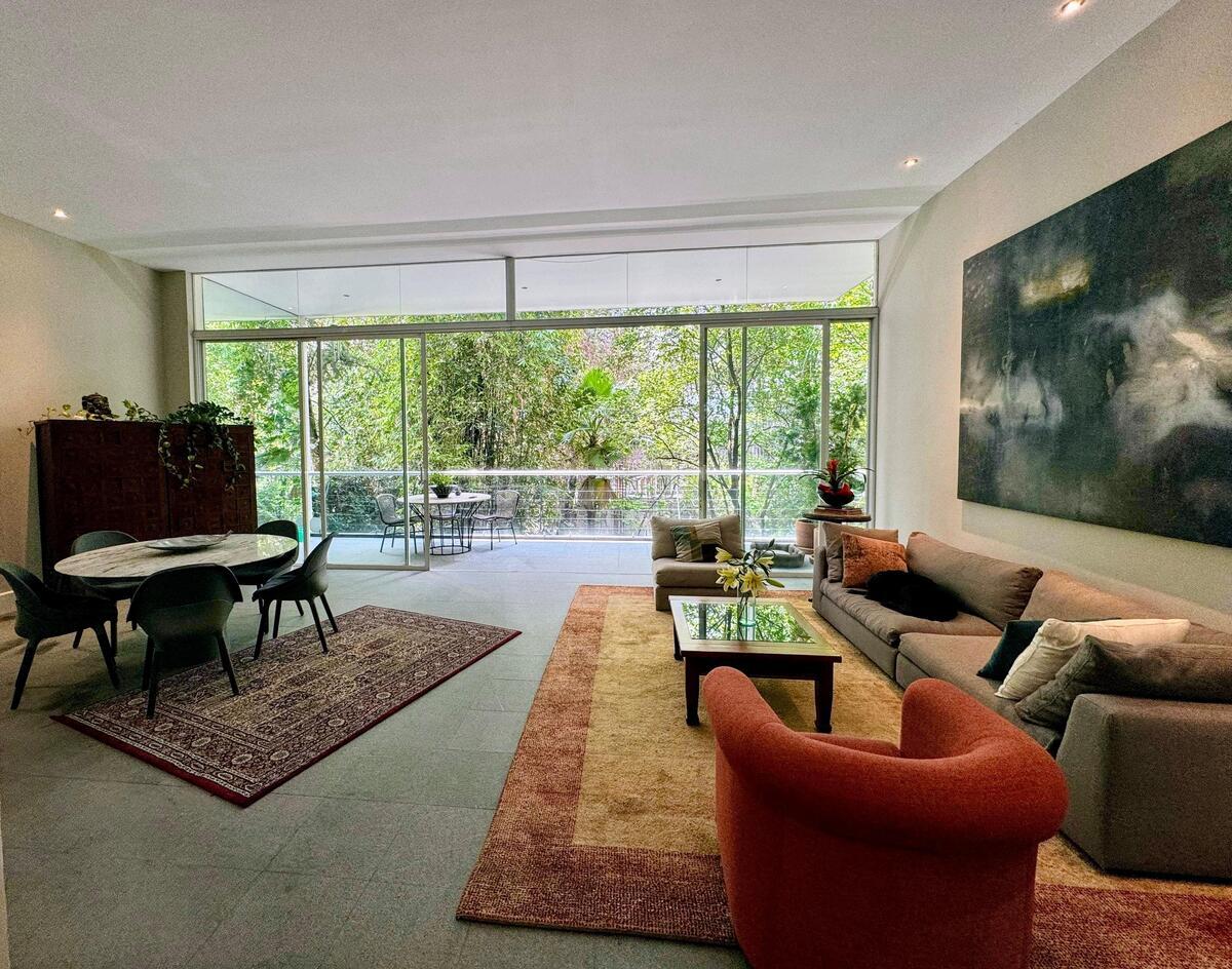 1 de 16: Estancia con vista hacia terraza