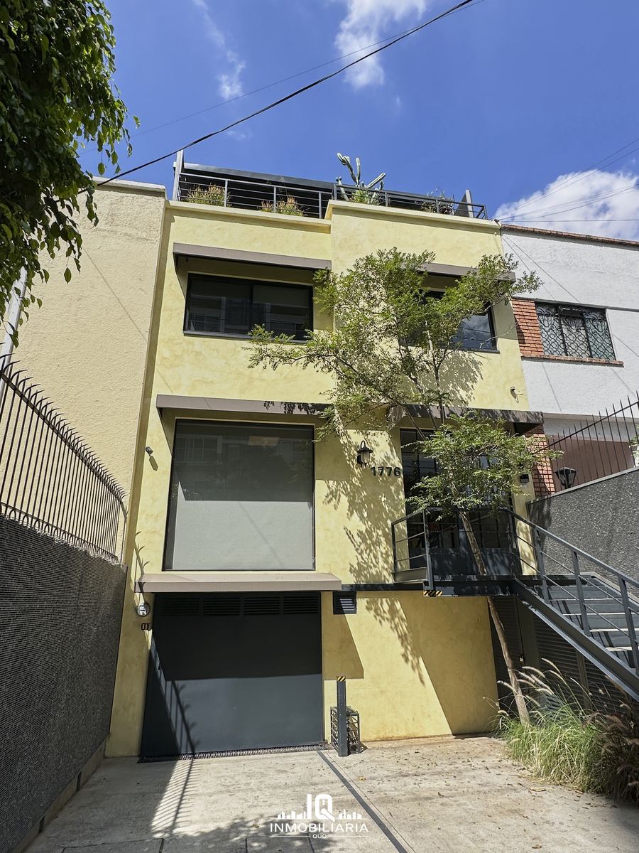 50 de 50: FACHADA