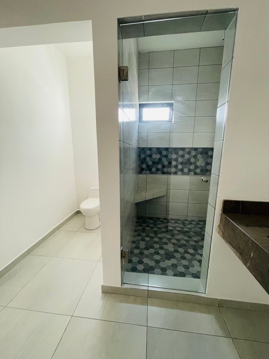 10 de 18: baño de recamara principal