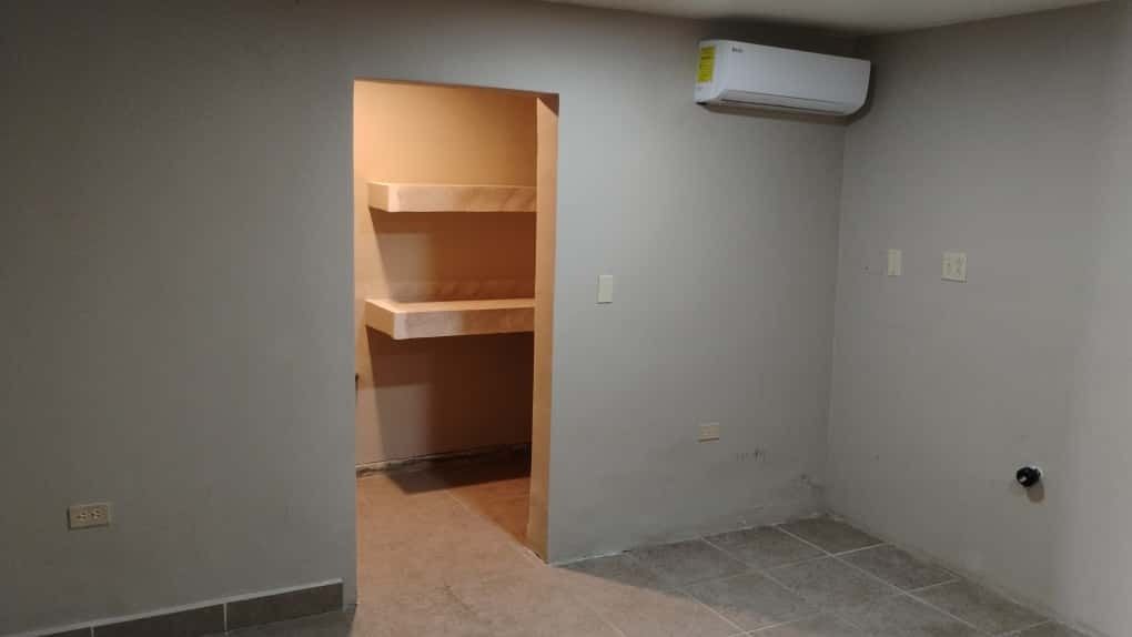 4 de 11: Area de Cafetera al fondo del Cubiculo Principal