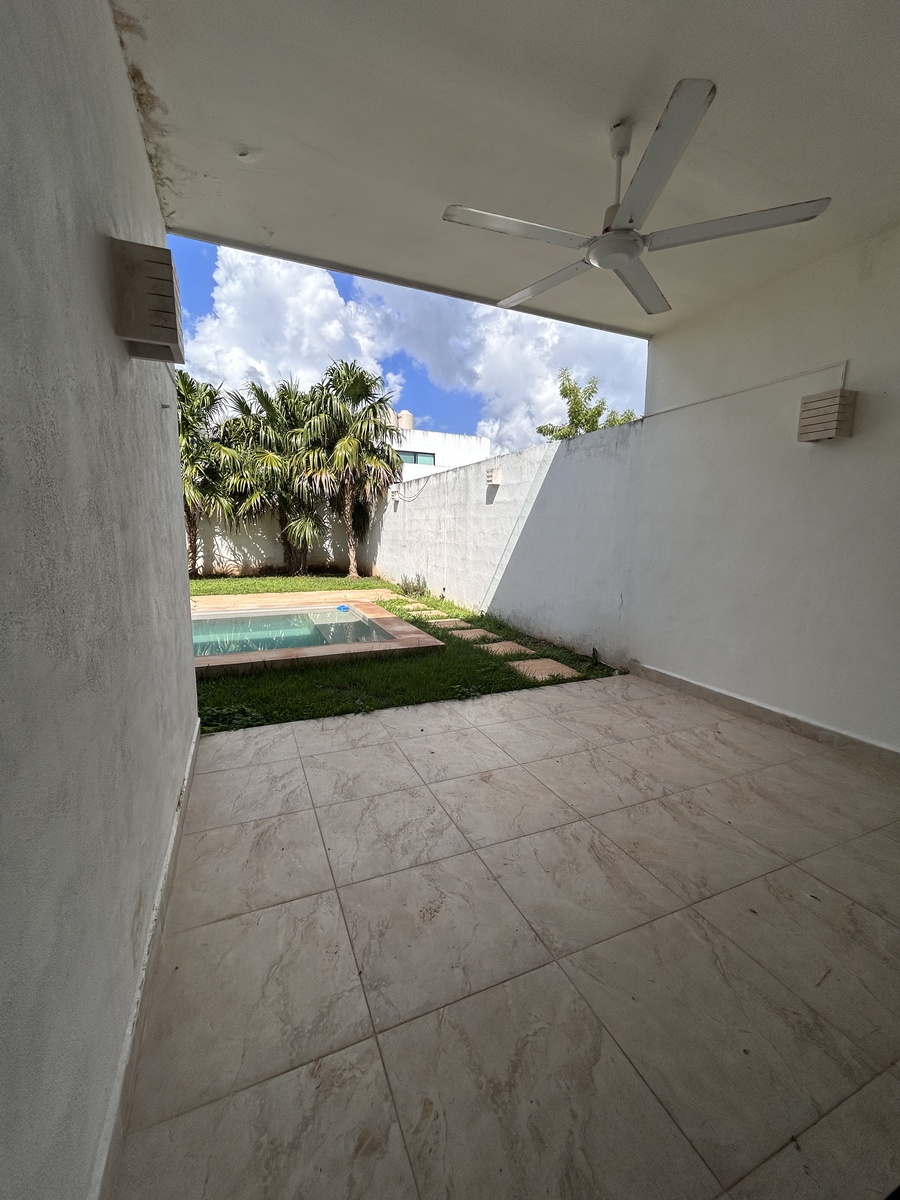7 de 28: TERRAZA CON VISTA A LA PISCINA