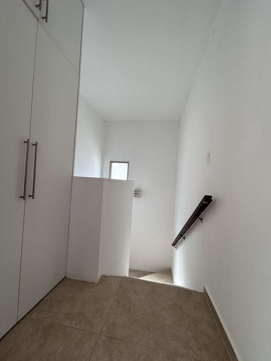 18 de 28: CLOSET DE BLANCOS EN PLANTA ALTA