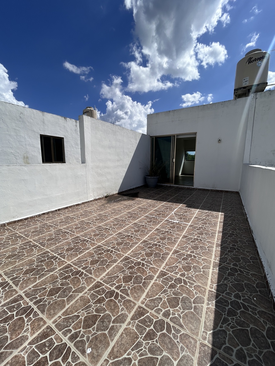 27 de 28: TERRAZA EN RECAMARA PRINCIPAL, PLANTA ALTA