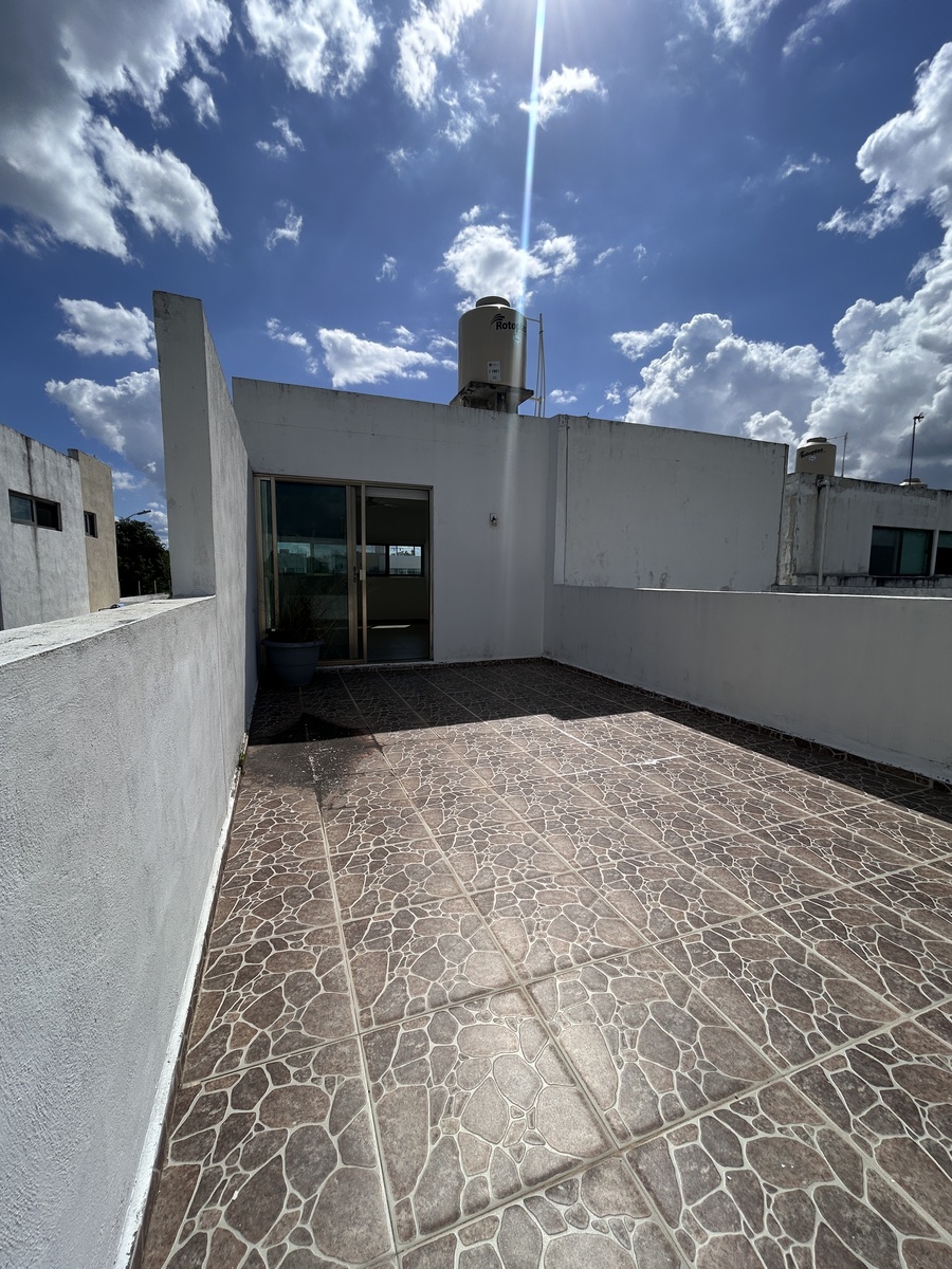 25 de 28: TERRAZA EN RECAMARA PRINCIPAL, PLANTA ALTA