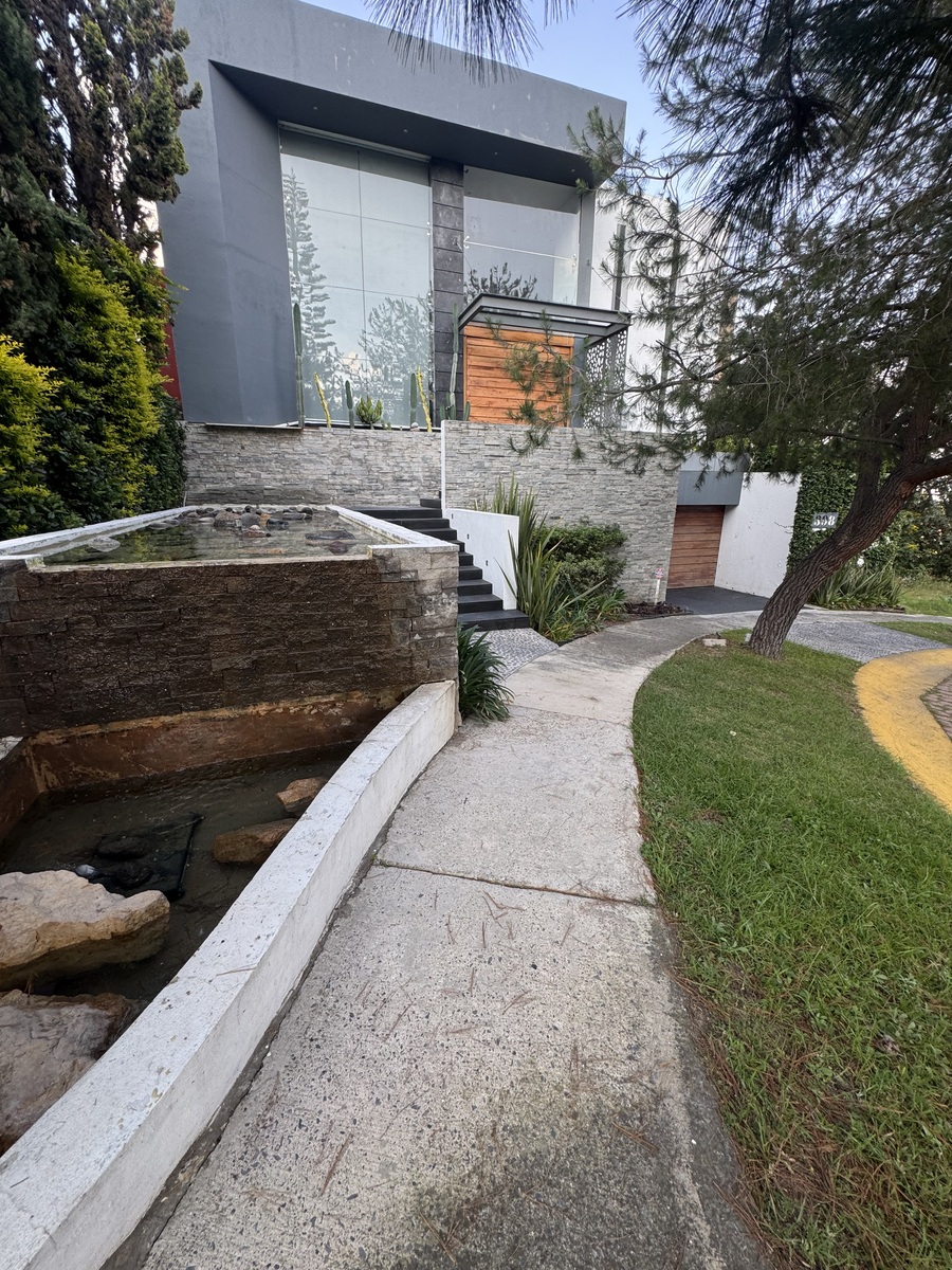 2 de 50: Casa en Venta en El Palomar Fachada