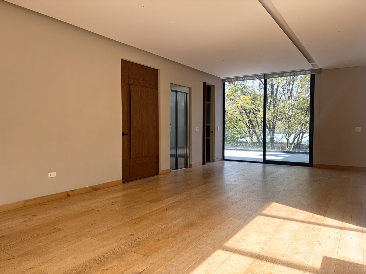 3 of 22: Sala