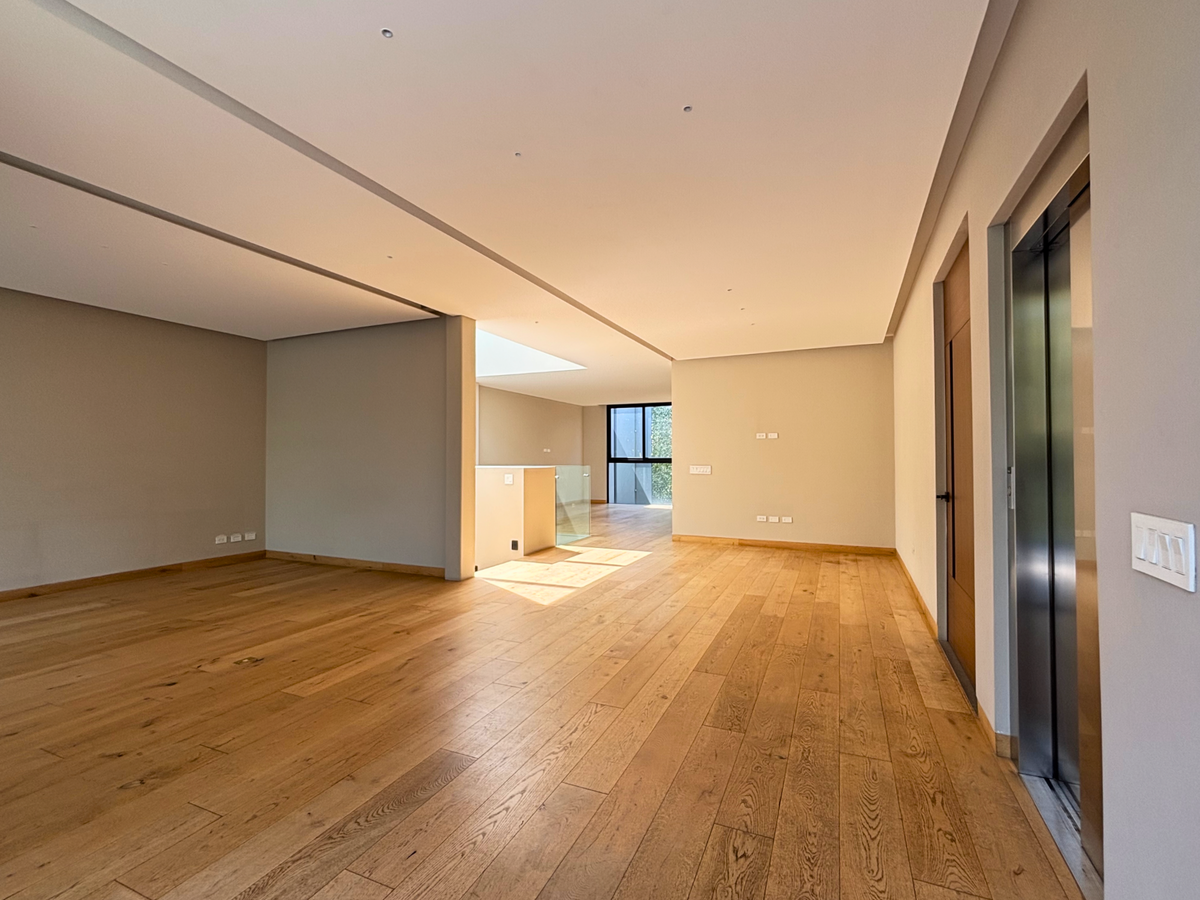 2 of 22: Sala