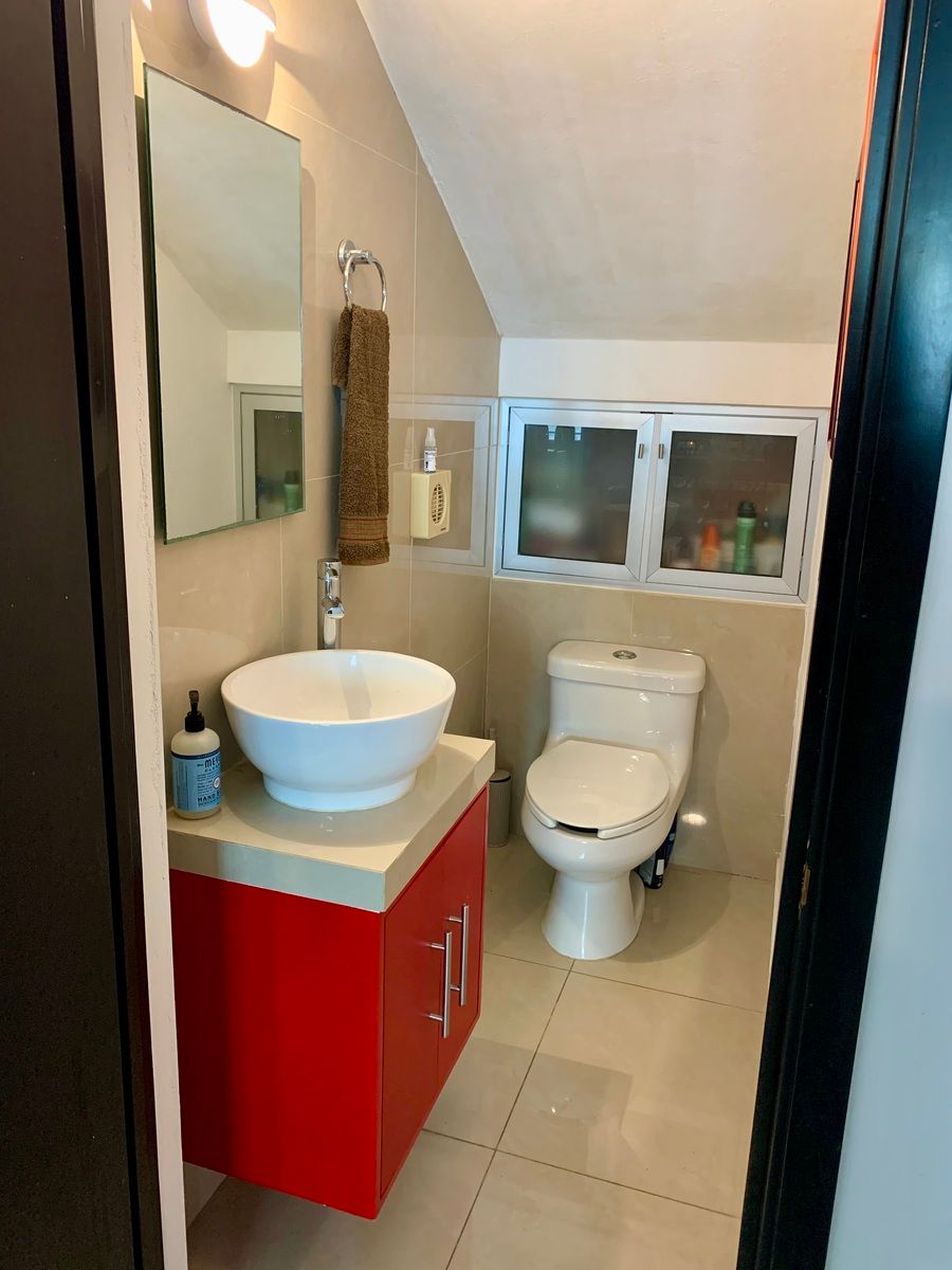 Medio baño planta baja, foto 8 de 29