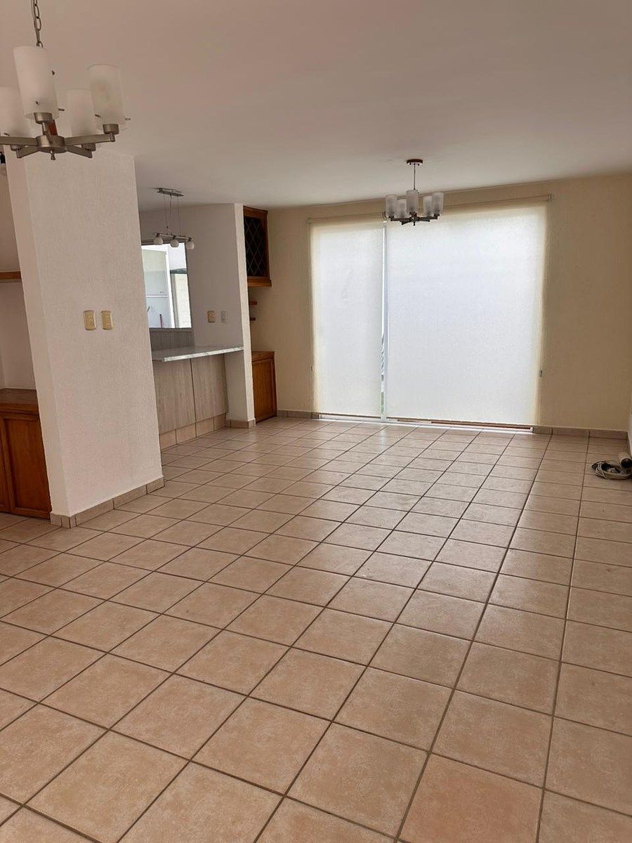 7 de 18: SALA , COMEDOR