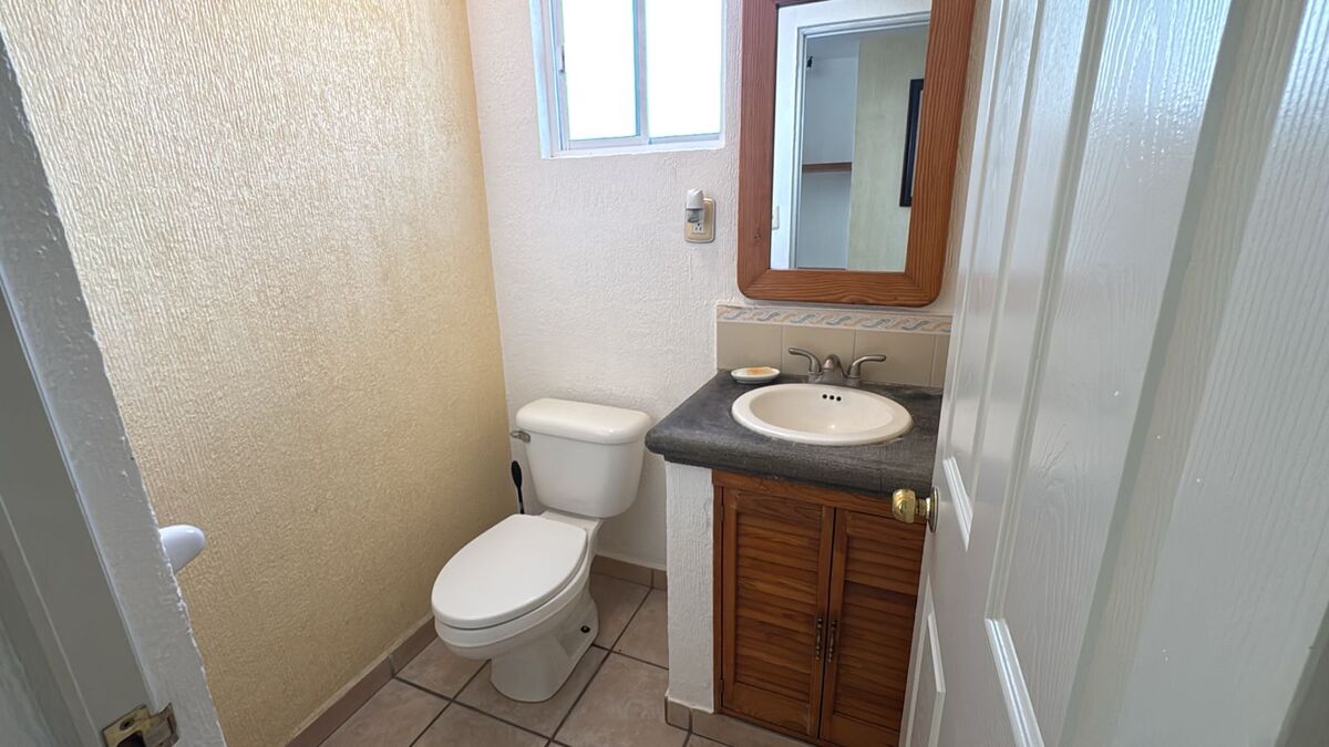 3 de 15: BAÑO VISITAS