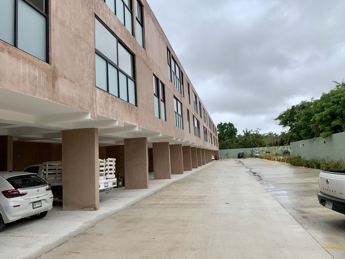 13 de 40: Estacionamiento