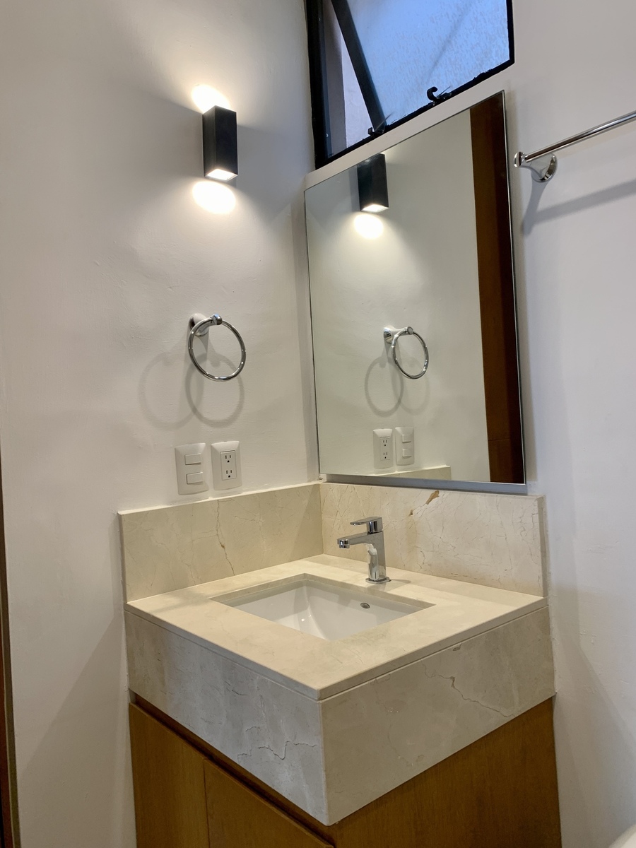 12 de 40: Espejos  , bajogavetas en baños