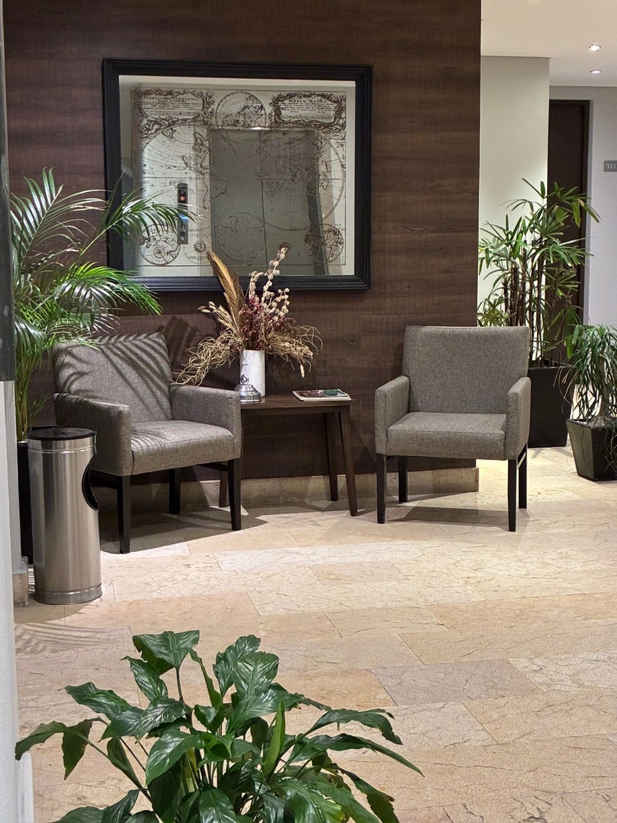 22 of 27: Lobby