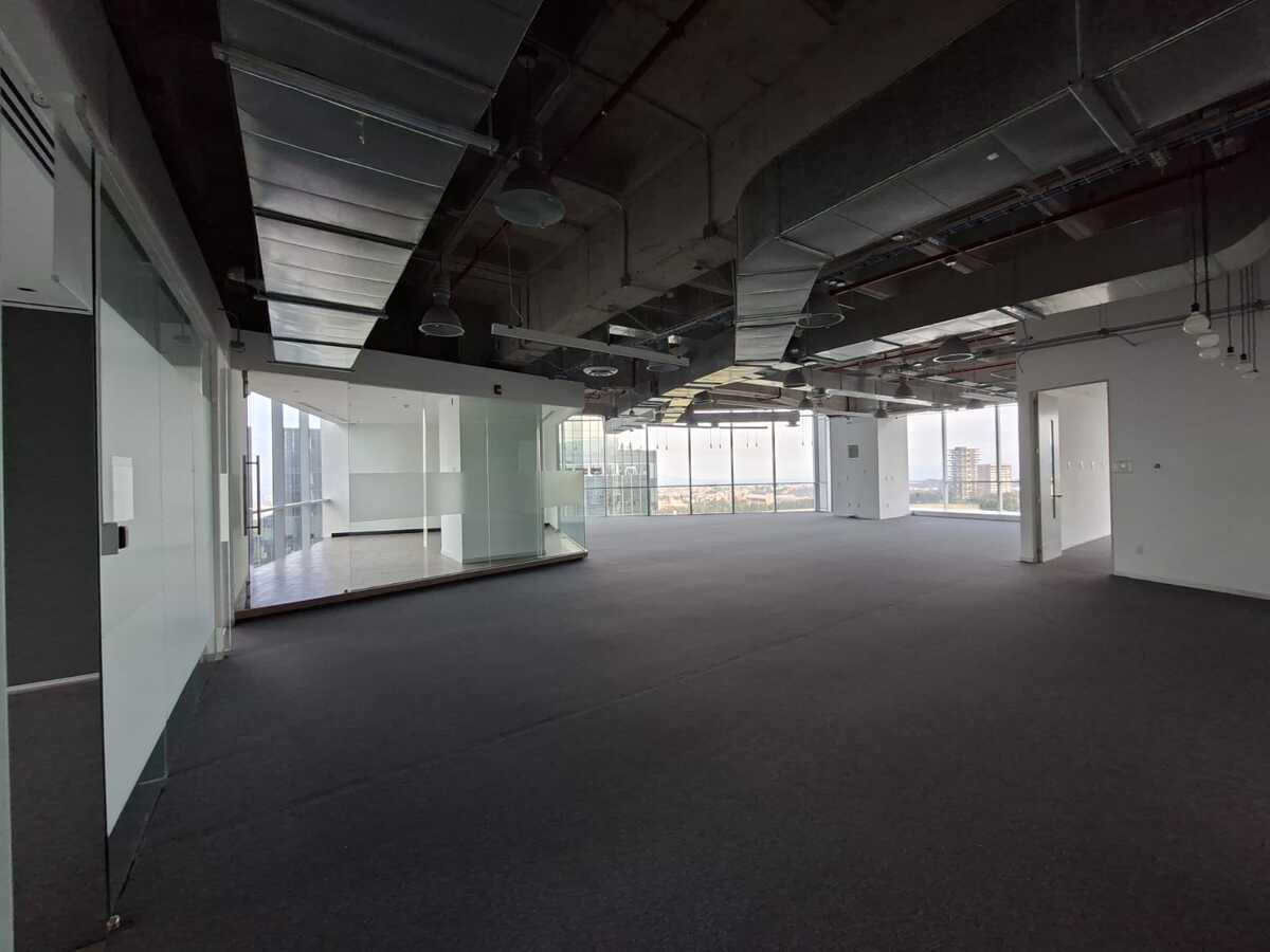 3 de 15: Piso 10 650 m2
