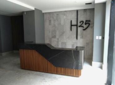 24 of 33: Recepciòn del edificio