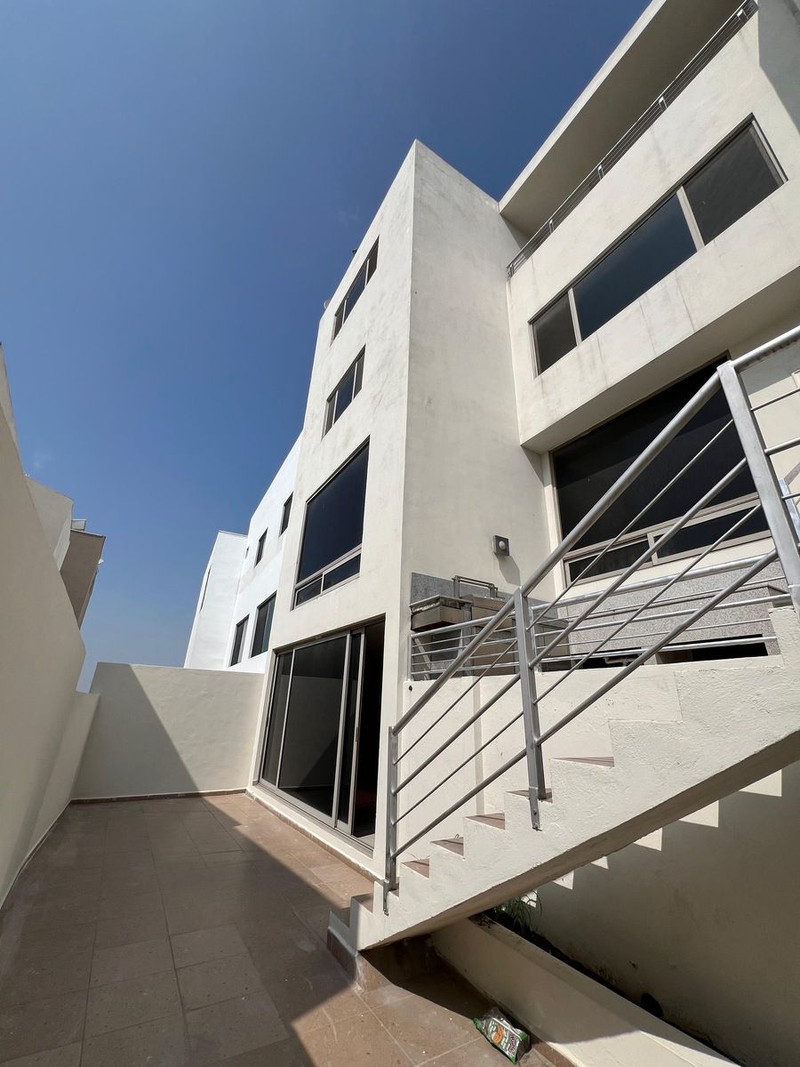 CASA À VENDA NA PRIVADA COLINAS DEL VALLE A 5 MINUTOS DE SAN PEDRO, foto 1 de 15