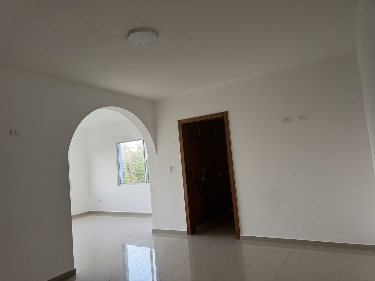 11 of 16: Master’s suite with sitting area