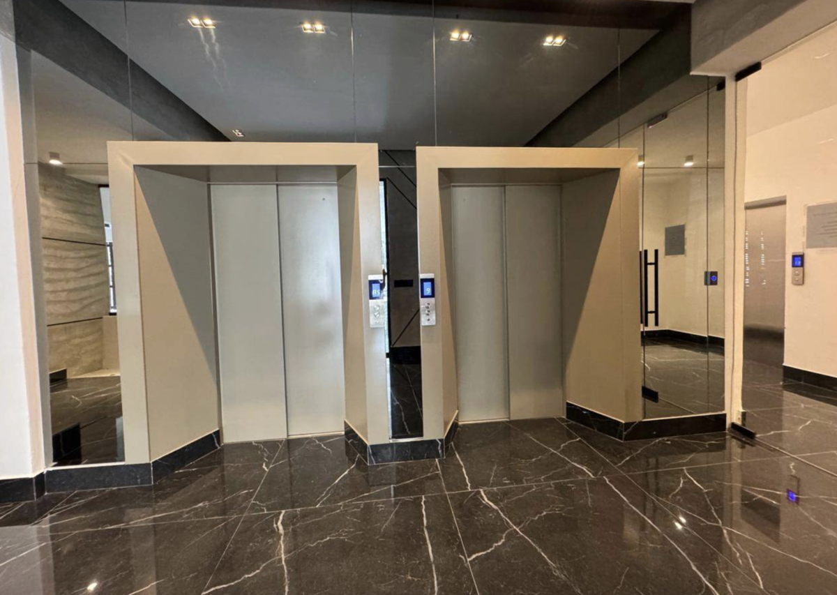 6 de 21: Dos ascensores