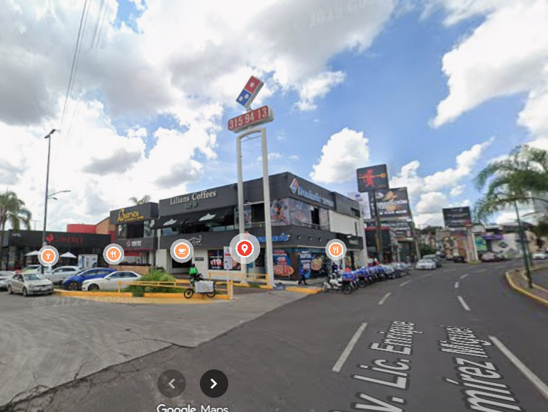 7 de 17: Terraza en construcción sobre dominos y Lilians Coffee