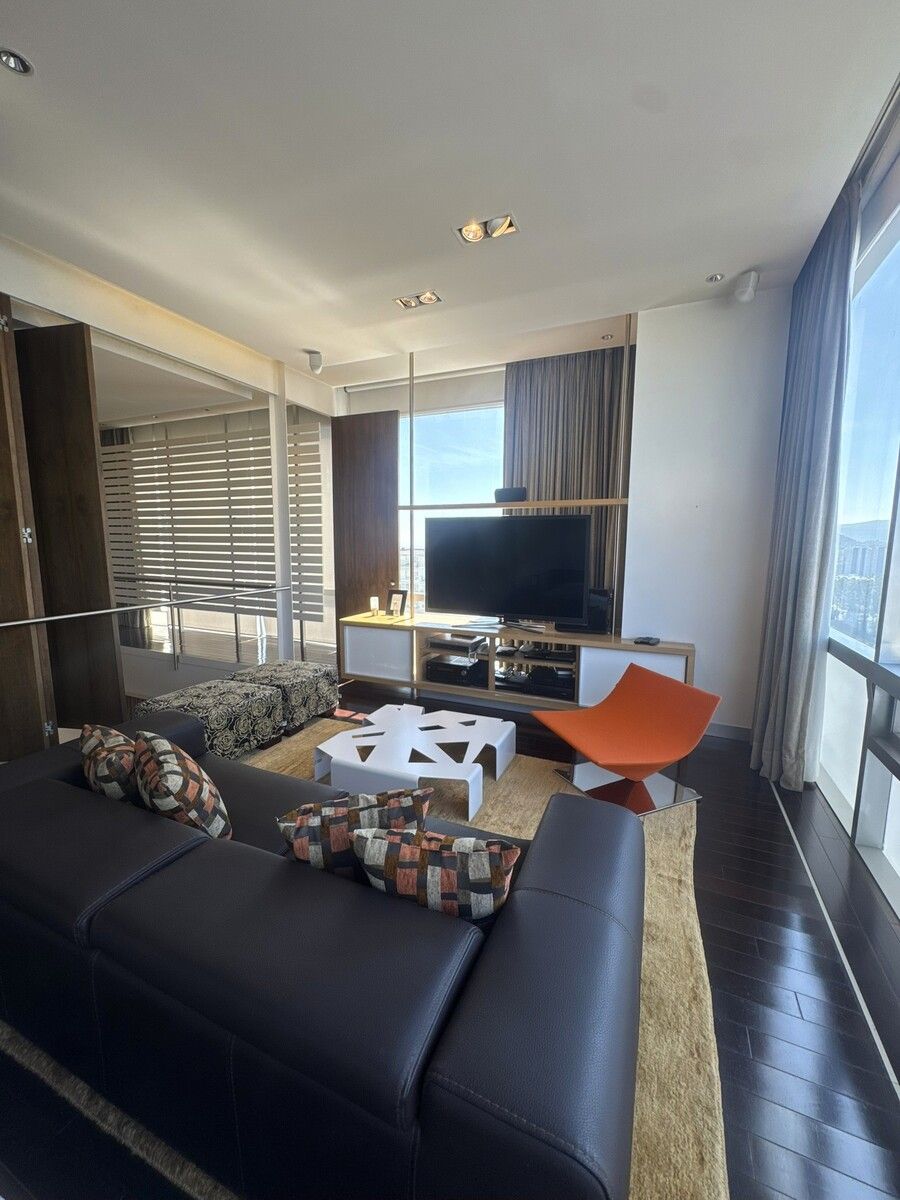 19 de 24: Sala de TV en Recámara Principal