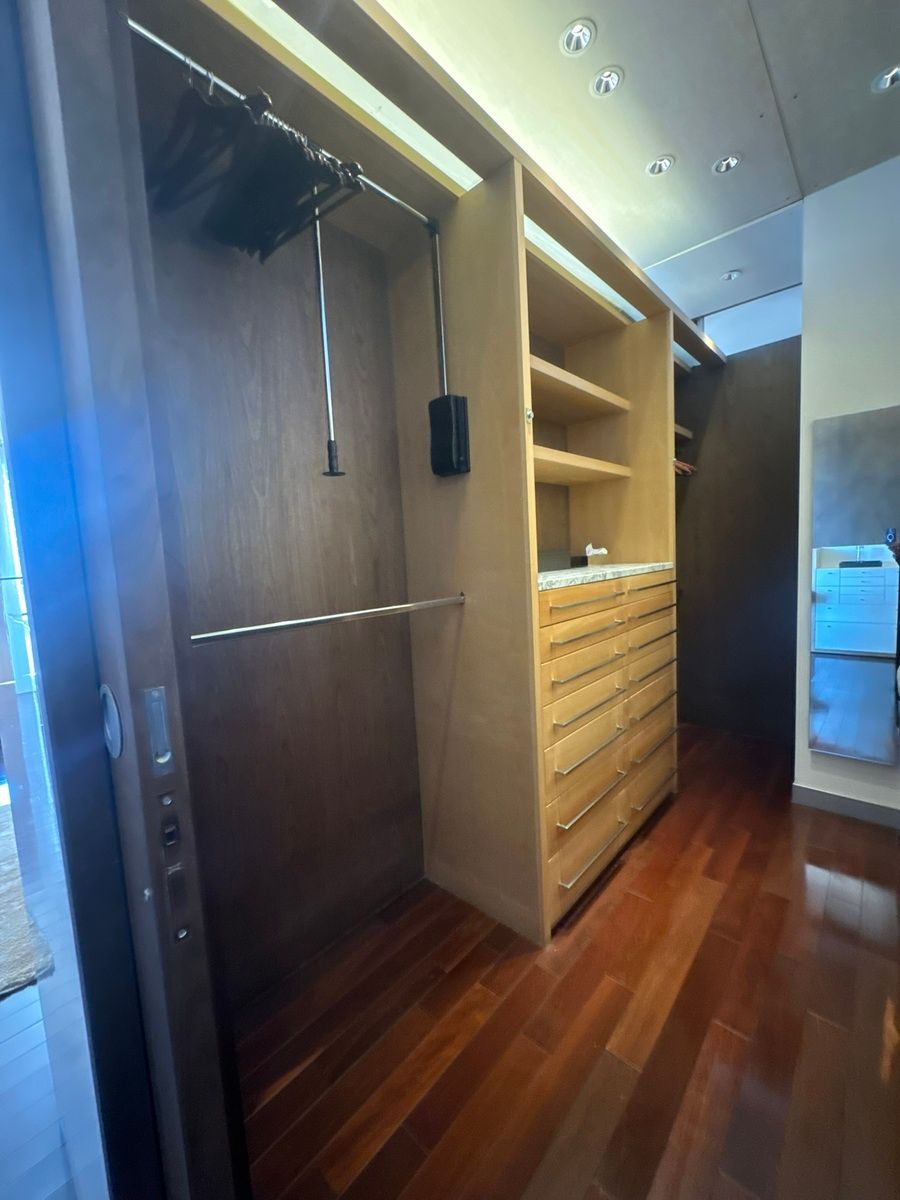 19 de 23: Vestidor Recámara Principal