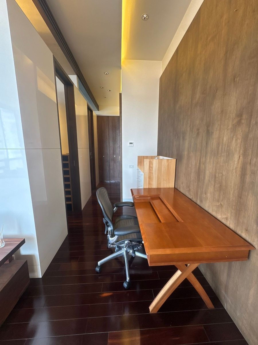 21 de 24: Área de trabajo en Recámara Principal