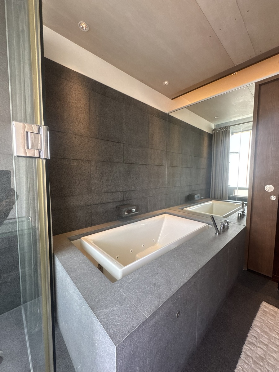 22 de 24: Jacuzzi en Baño Principal