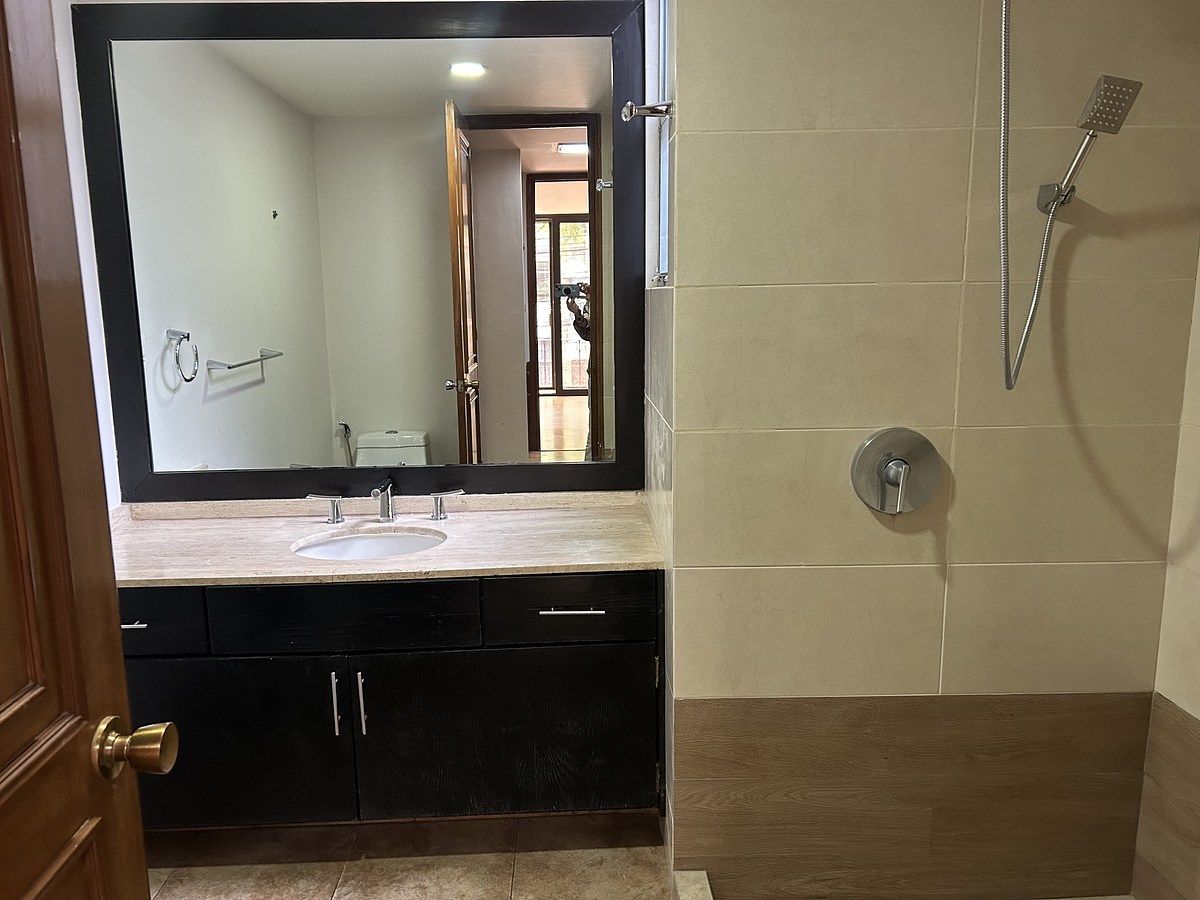 6 de 15: Baño principal