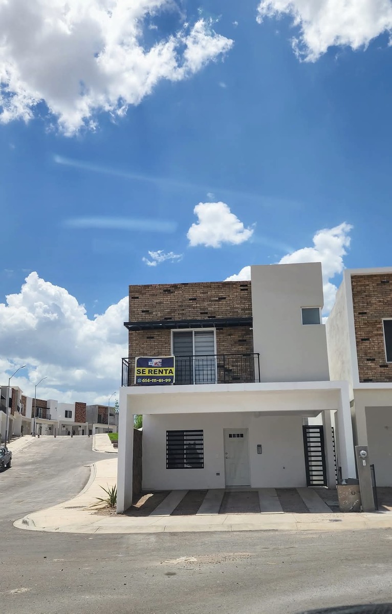 1 de 13: Frente cochera dos autos
