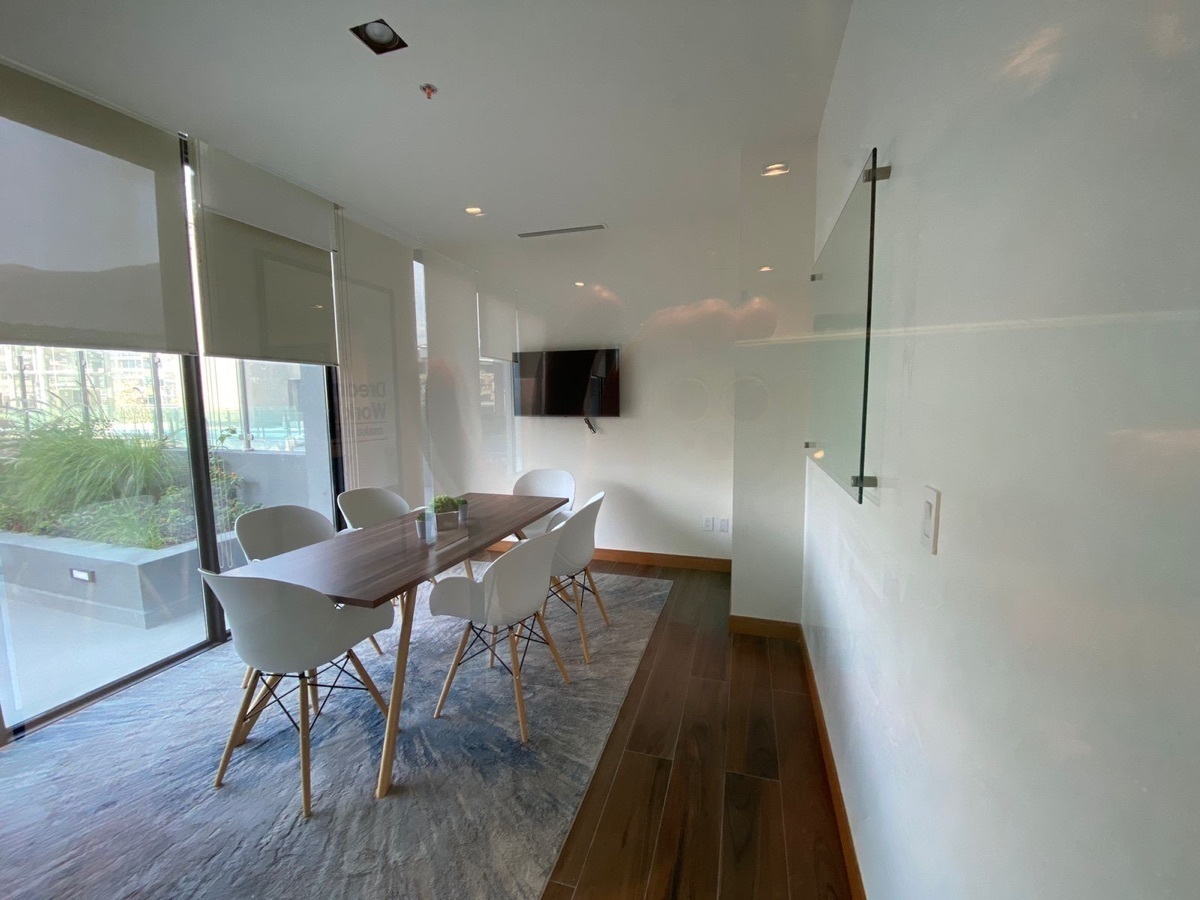 19 de 24: SALA DE JUNTAS