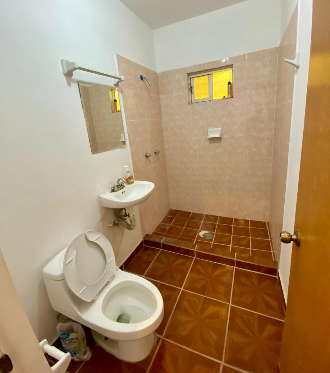 7 de 19: Baño completo PB